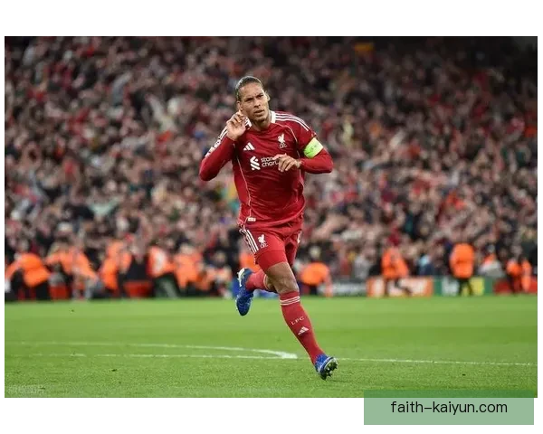 范戴克入选FIFA年度最佳阵容表现稳健，赢得广泛关注