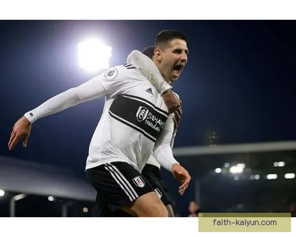 米特罗维奇禁区能力持续提升，表现稳健引关注