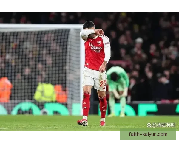 阿森纳球迷对 Saka 的喜爱持续升温，展现强大支持力度