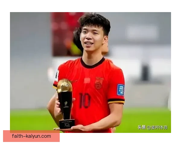 王钰栋持续提升状态,备受期待在接下来的比赛中表现出色。 王钰栋持续提升状态,备受期待在接下来的比赛中表现出色。