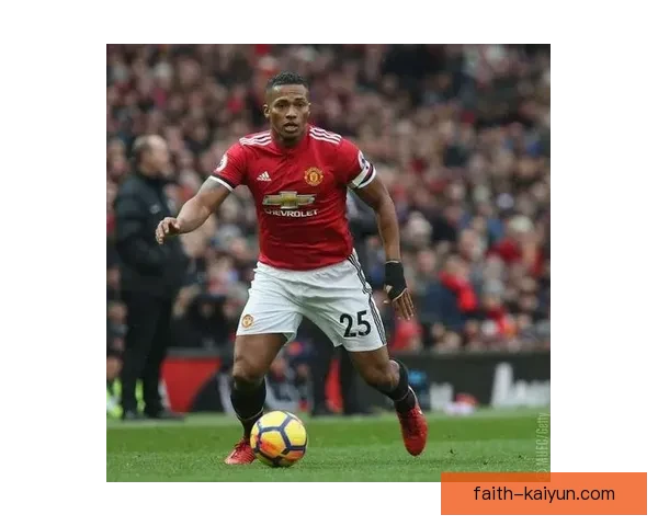 法比尼奥比赛阅读能力持续提升，中场防守表现稳健